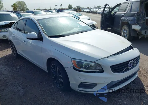 2017 Volvo S60 T5 Dynamic z USA, uszkodzony, nr VIN YV126MFL6H2423997
